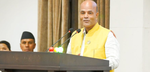 स्वर्णिमलाई अमरेशको कटाक्ष : बजेट फुलेको बेलुन हो, कार्यान्वयन हुँदैन